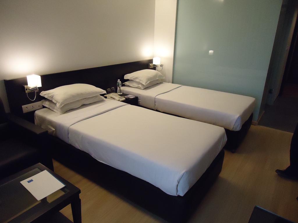 אחמדאבאד Comfort Inn Sunset מראה חיצוני תמונה