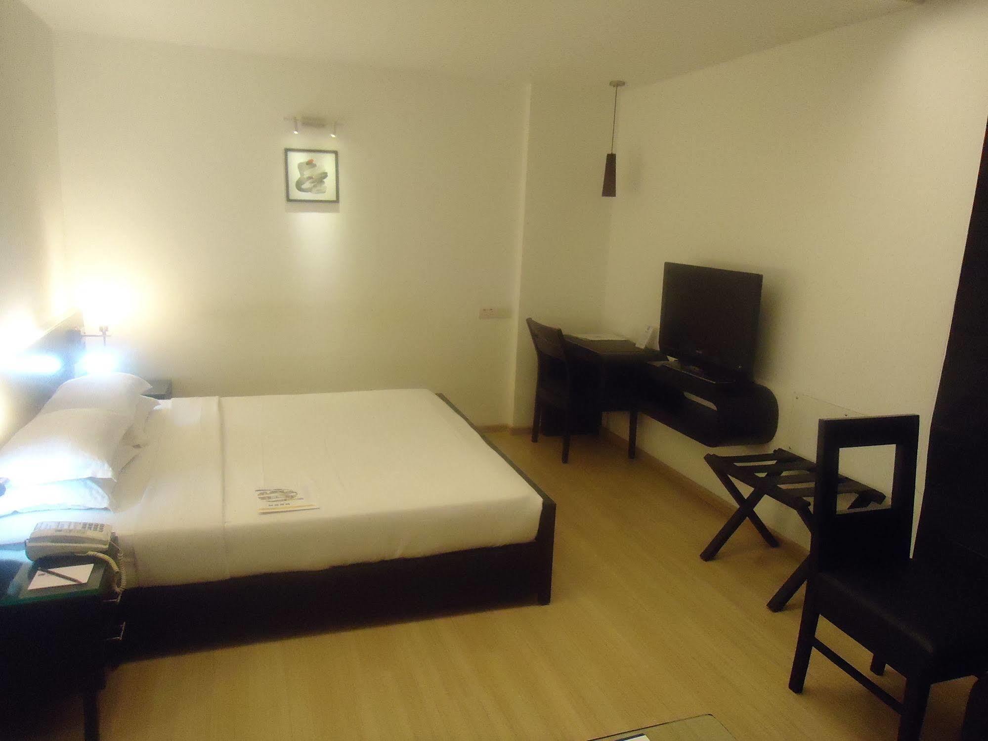 אחמדאבאד Comfort Inn Sunset מראה חיצוני תמונה