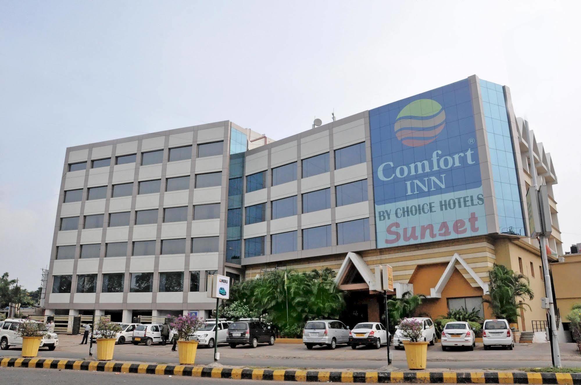 אחמדאבאד Comfort Inn Sunset מראה חיצוני תמונה