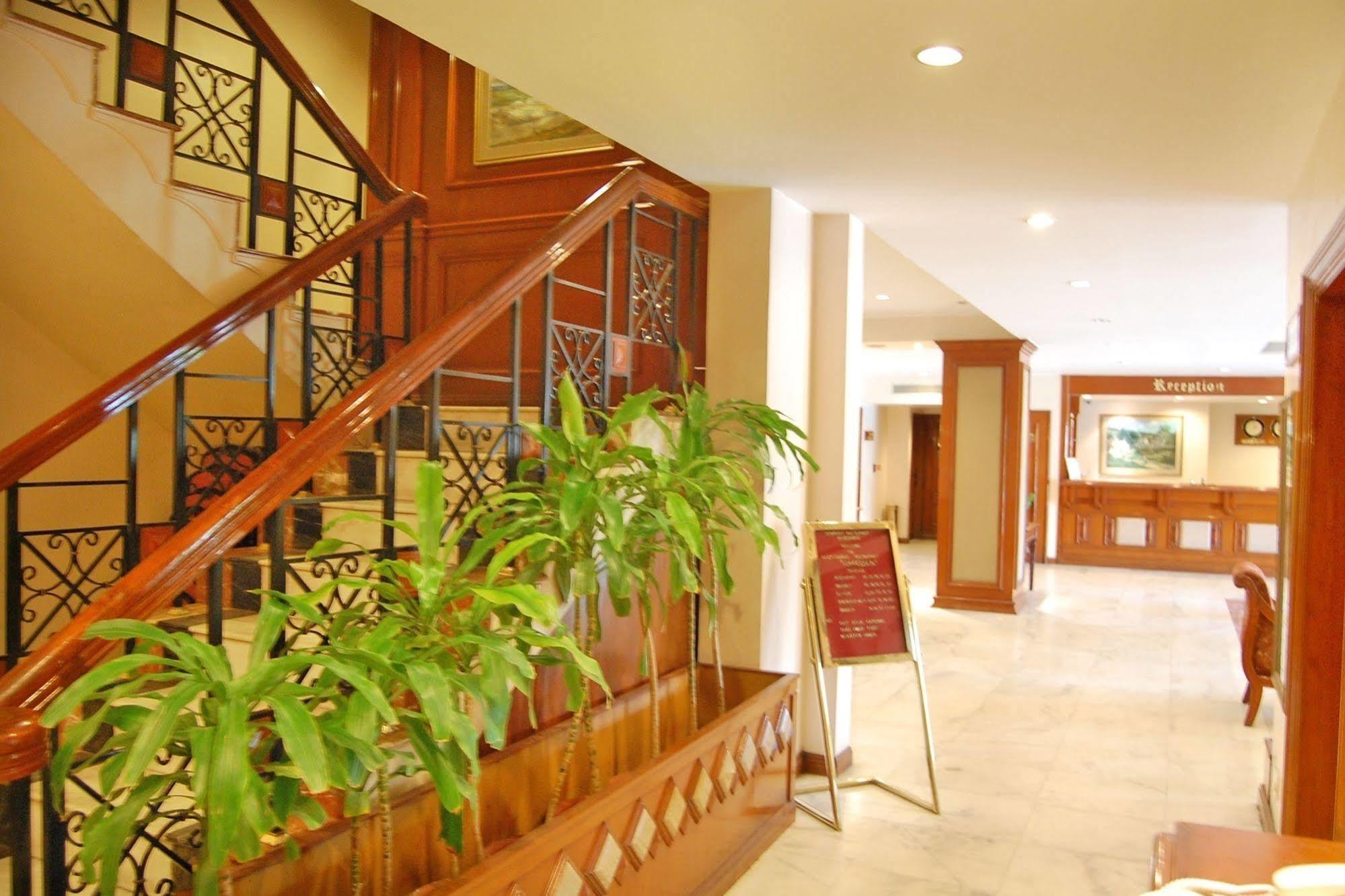 אחמדאבאד Comfort Inn Sunset מראה חיצוני תמונה